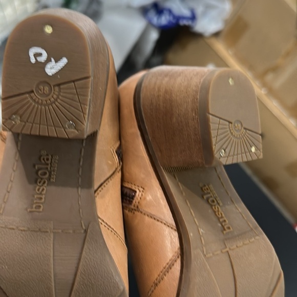 Bussola women’s pointed toe zip up Tan Ankle Boots with Embroidery size 8 - Picture 9 of 9